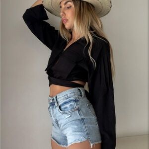 CALIFORNIA LOVE CROP IN BLACK